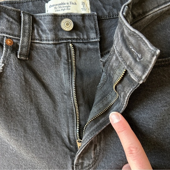 Abercrombie and Fitch Curve Love 90s Straight Ultra High Rise Jeans NWT 26/2L - Picture 4 of 16